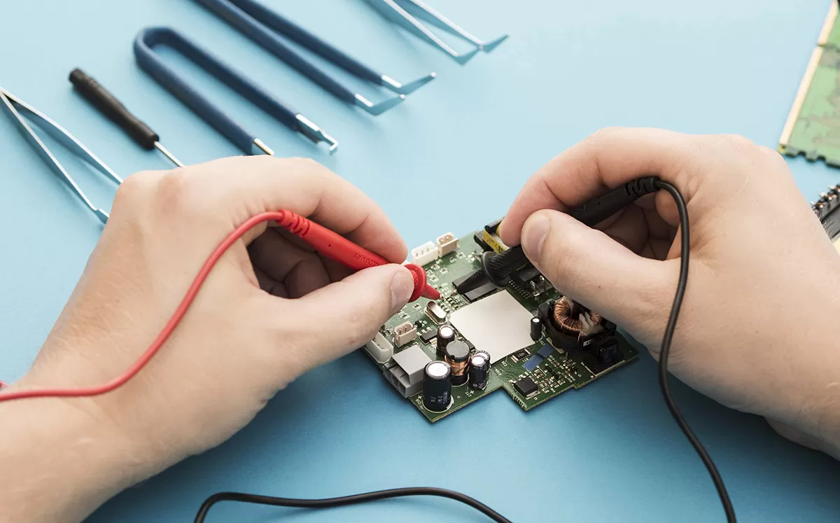 diagnosing-circuit-with-multimeter